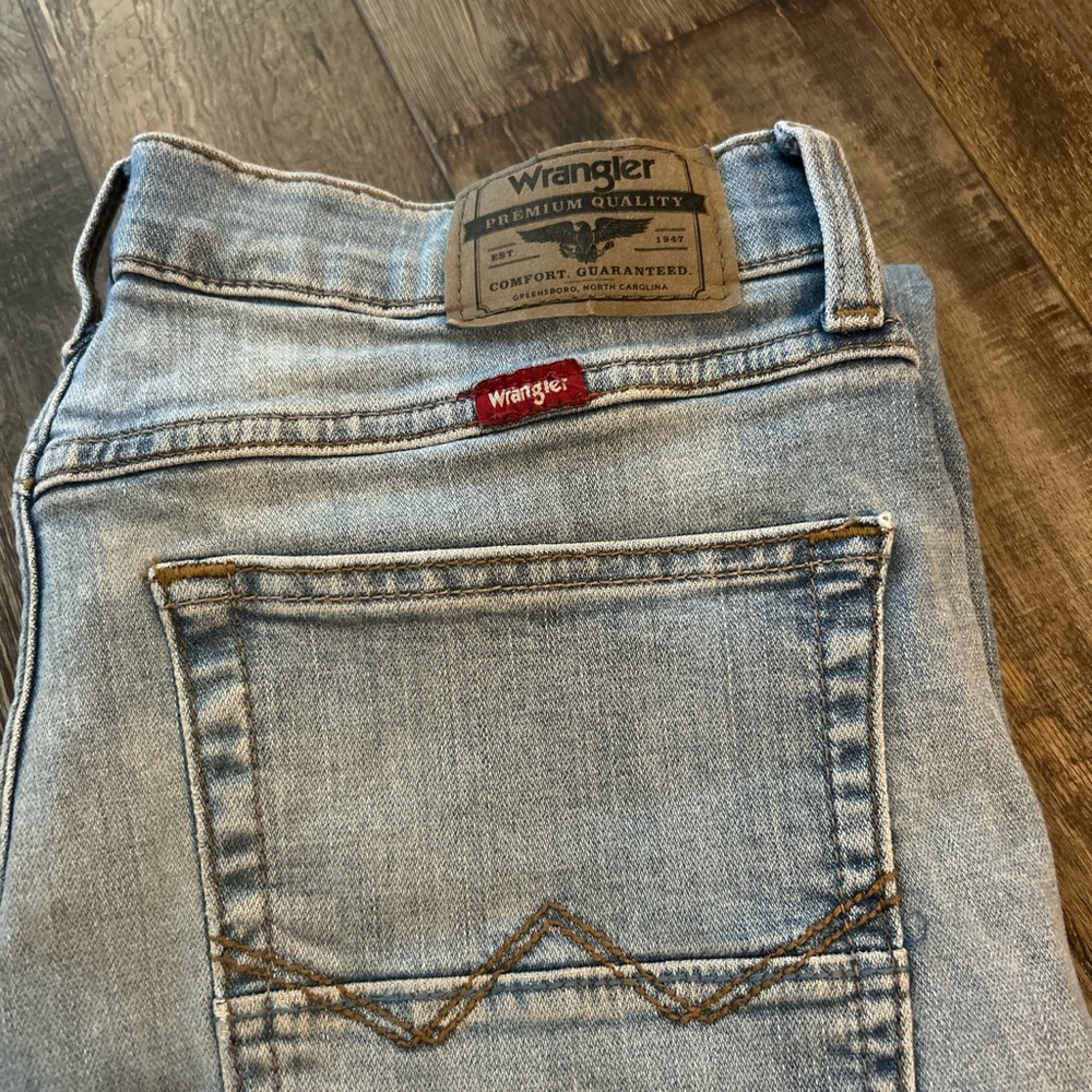 Wrangler Relaxed Boot Light Denim Jeans